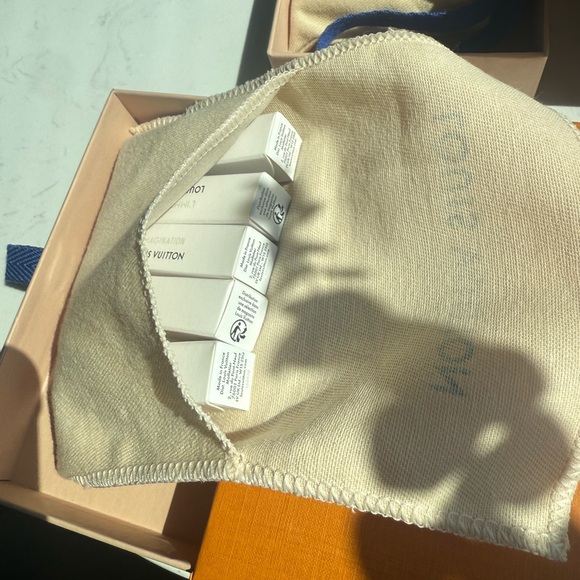Louis Vuitton perfume sample pack with pouch and box - Picture 3 of 9